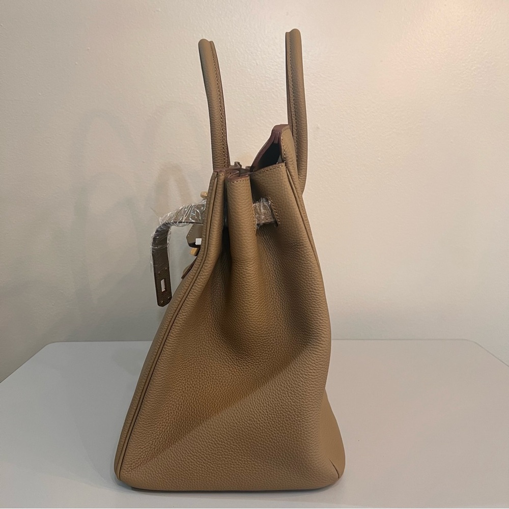 40cm Classic Leather Handbag with Gold Details - Picture 4 of 7